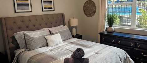 Desk, iron/ironing board, WiFi, bed sheets