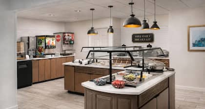 Accessible 1BR Suite w/ Daily Breakfast + Pool