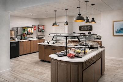 Accessible 1BR Suite | Hot Breakfast & Pool Access