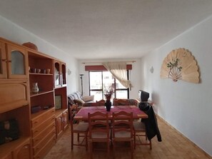 Interior - Honest 1-bedroom townhome in welcoming Albufeira near the beach (Albufeira)