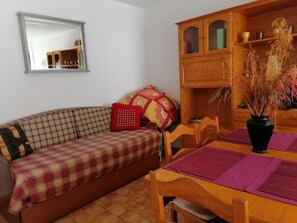 Living area - Honest 1-bedroom townhome in welcoming Albufeira near the beach (Albufeira)