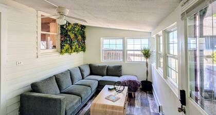 Peaceful Stay - Hot Tub & Gorgeous Fenced Backyard