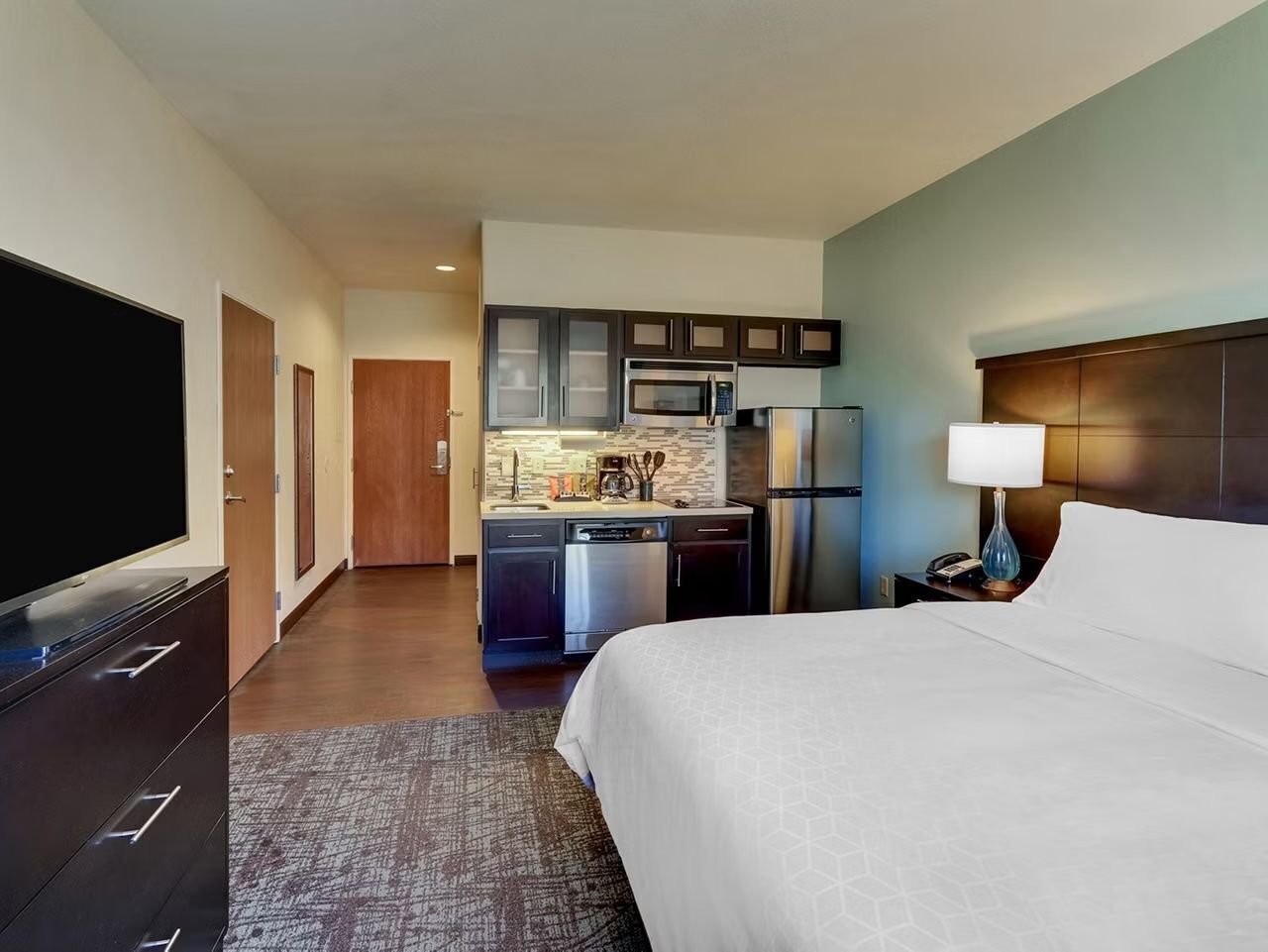 Iron/ironing board, free WiFi, bed sheets, wheelchair access