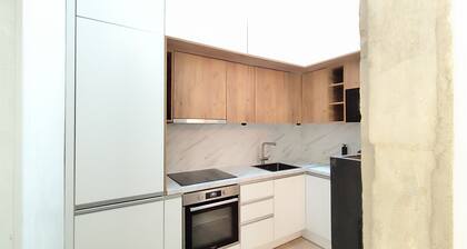 Fantastic 2-bedroom condo with AC in charming NĂźmes near Station and town