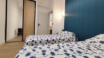 Iron/ironing board, WiFi, bed sheets