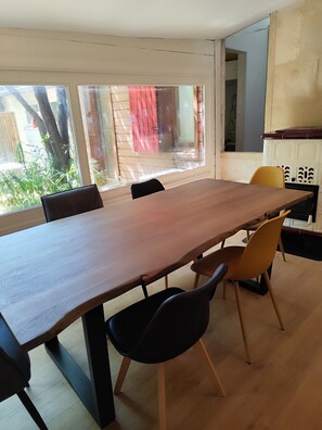 Dining - Fantastic 2-bedroom condo with AC in charming Nîmes near Station and town (Nîmes)