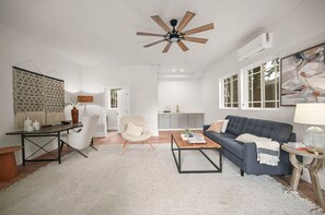 Living area - Wonderful 1 BR studio in friendly Walnut Creek neighborhood (Walnut Creek)