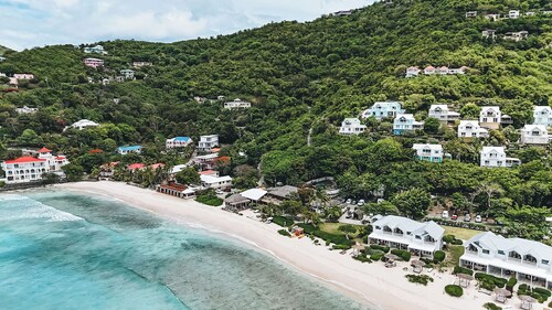 SEASIDE OASIS - the name says it all...with 4 beds, pool, & walk to beach