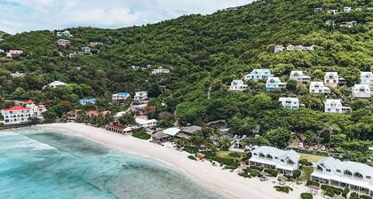 SEASIDE OASIS - the name says it all...with 4 beds, pool, & walk to beach