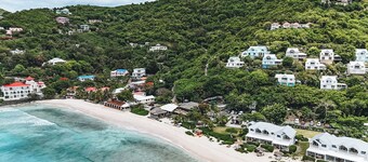 SEASIDE OASIS - the name says it all...with 4 beds, pool, & walk to beach