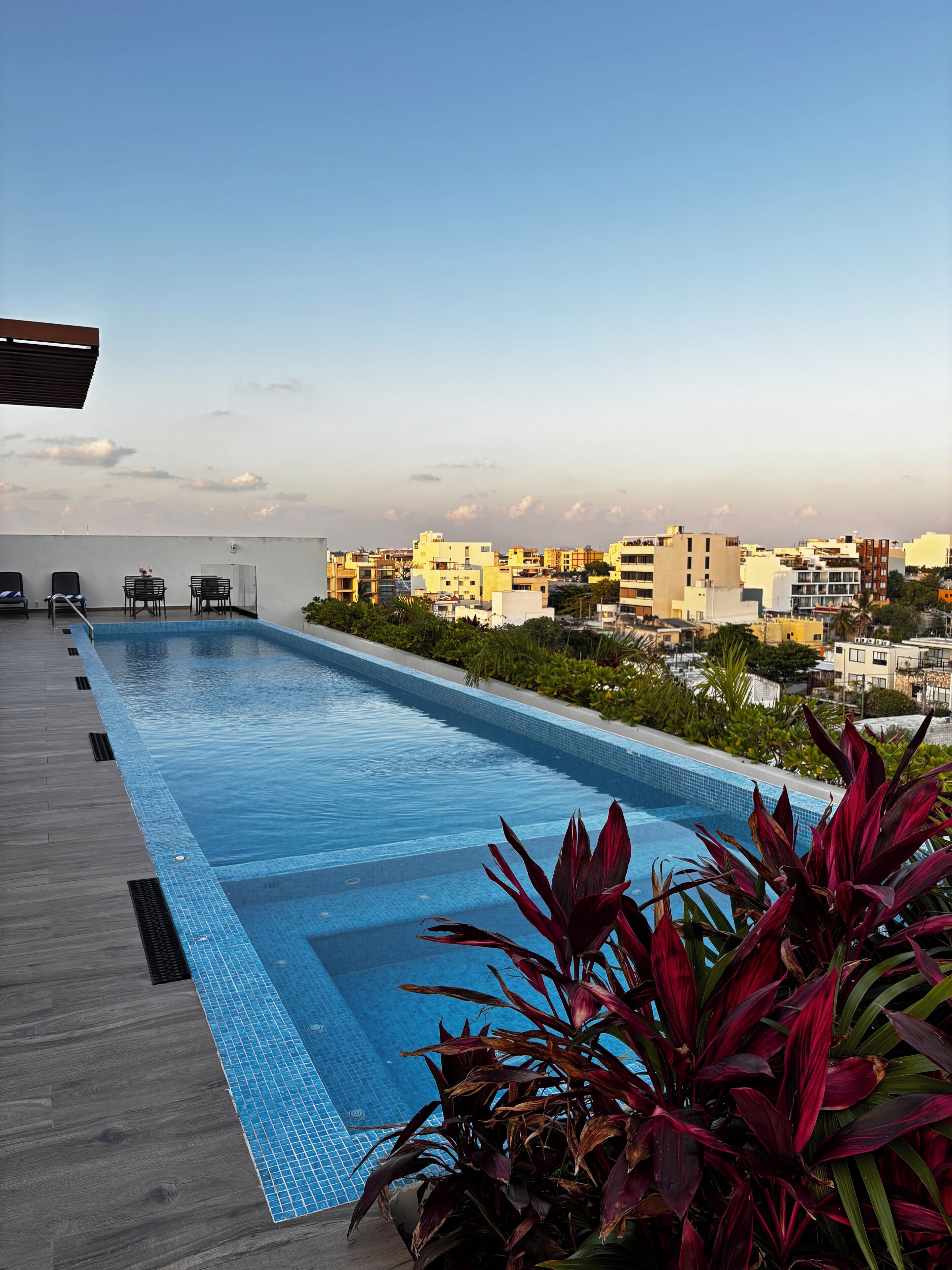 2 outdoor pools