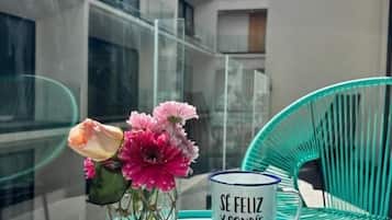 Deluxe-Studio, Balkon, Poolblick | Terrasse/Patio