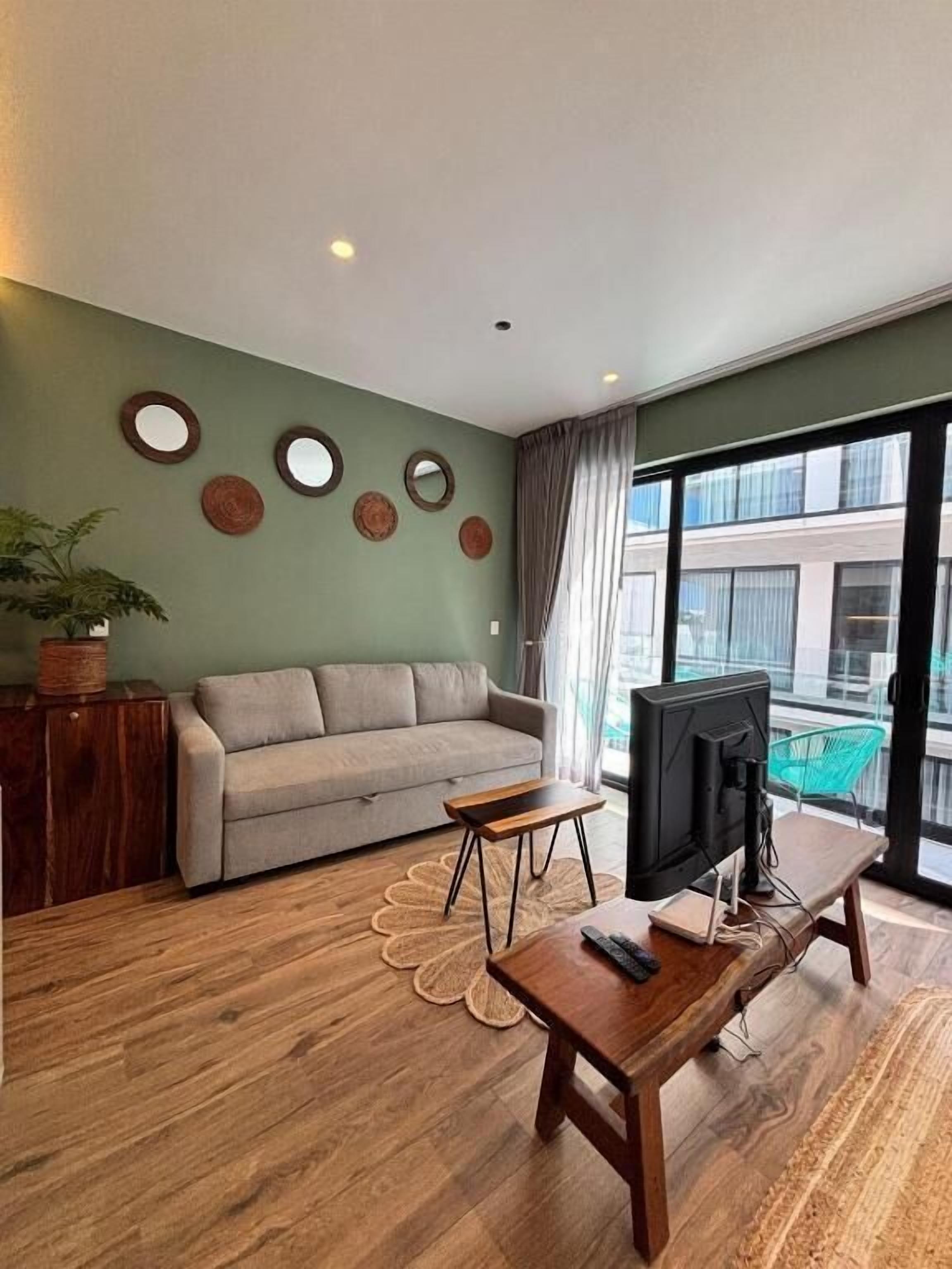 Deluxe Studio, Balcony, Pool View | Living area