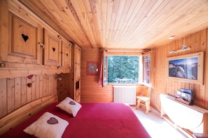 WiFi, bed sheets