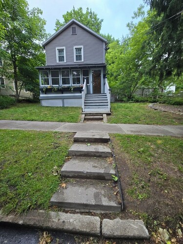 Tranquil 3-bedroom house w/Central Air conveniently located in Saratoga Springs