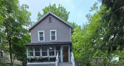 Tranquil 3-bedroom house w/Central Air conveniently located in Saratoga Springs