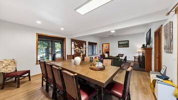 Casa (Multiple Bedrooms) | Parte interna