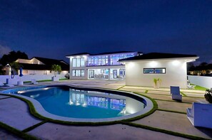 Utomhuspool