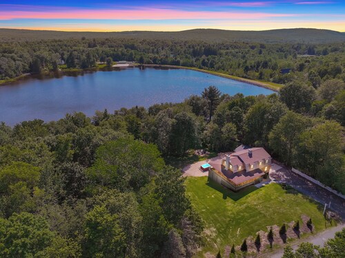 LakeFRONT | Swim Spa-Hot Tub | 8 Bedrooms | 12 Bed
