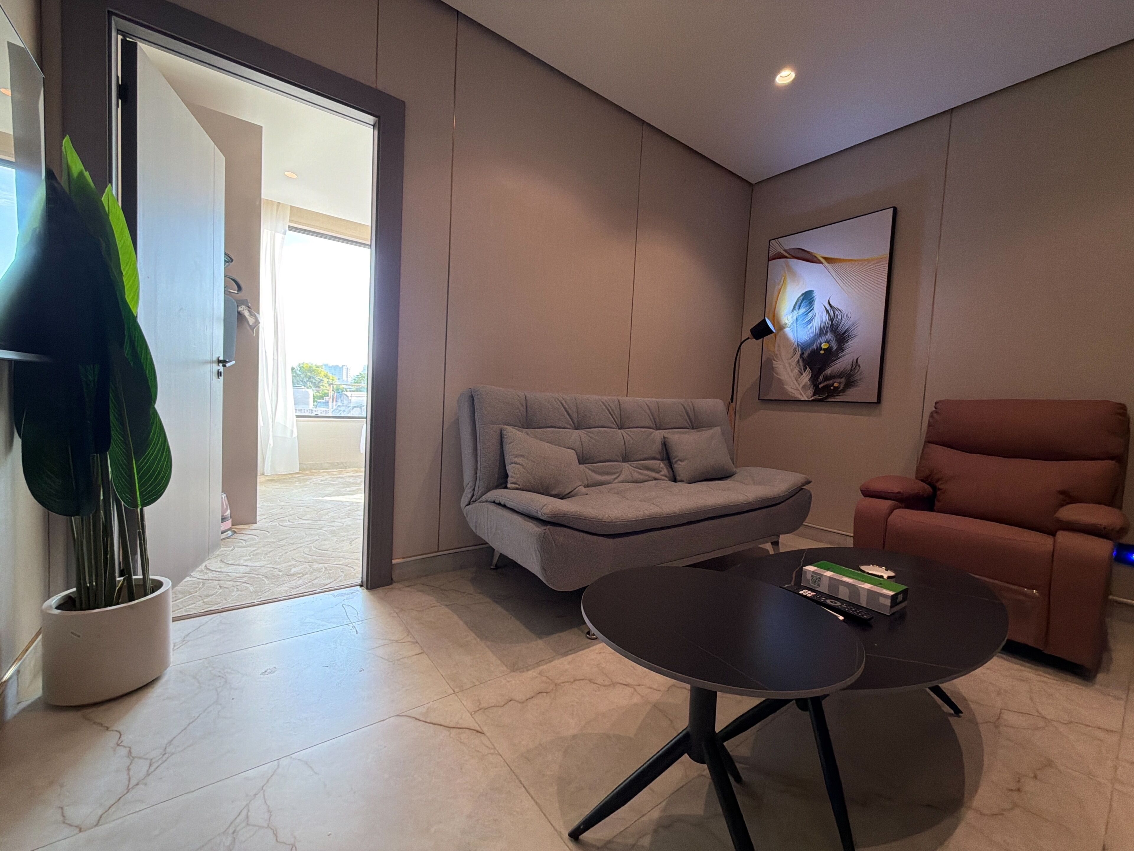 Apartment, 1 Bedroom, Accessible, Smoking | Living room