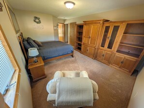5 bedrooms, iron/ironing board, WiFi, bed sheets - Spacious 5-bedroom House with Outdoor Spaces, Sleeps 12+ (Baldwin)