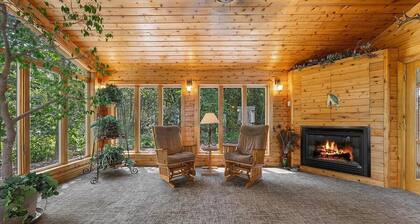 Spacious 5-bedroom House with Outdoor Spaces, Sleeps 12+