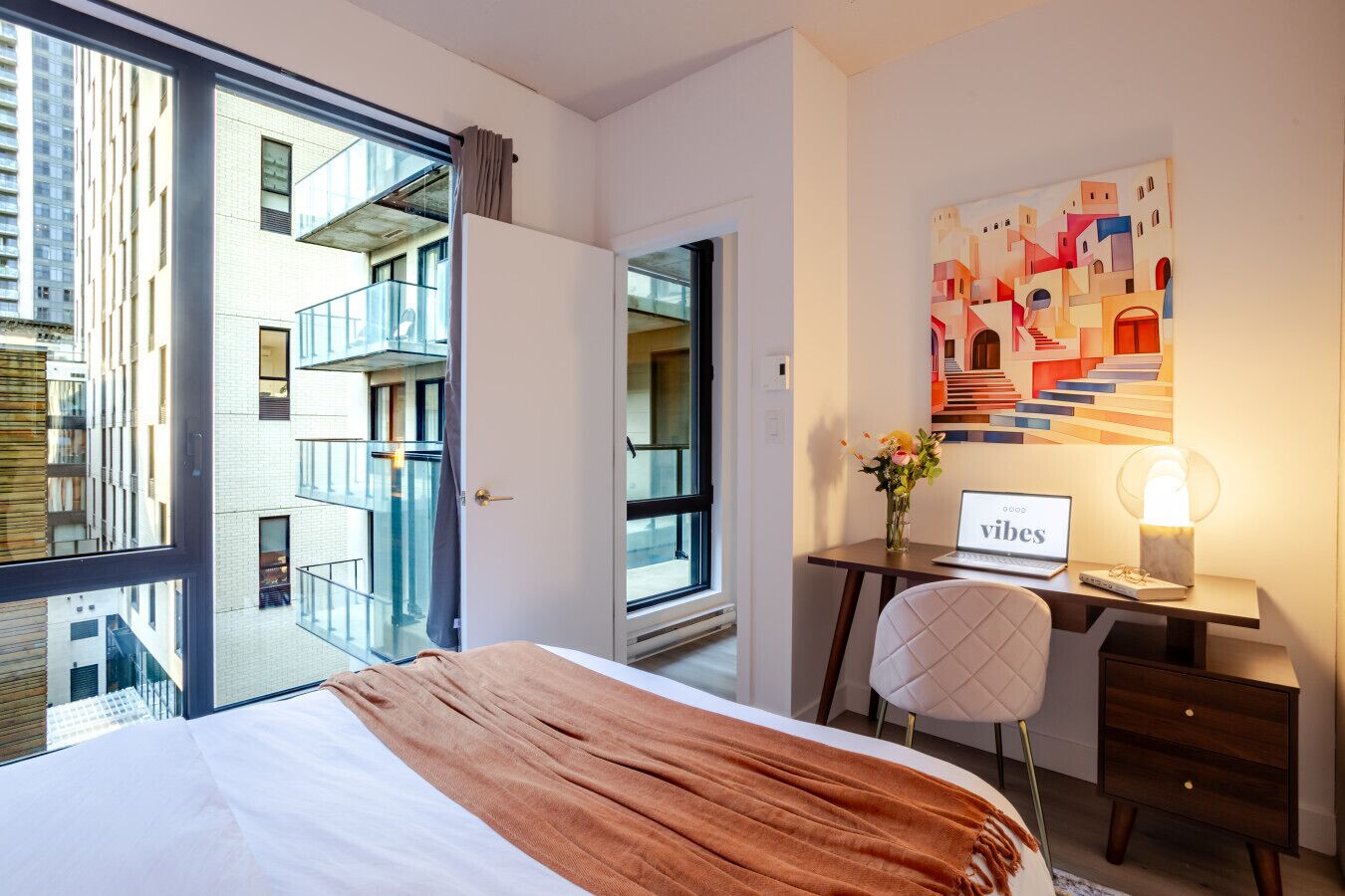 Iron/ironing board, WiFi, bed sheets
