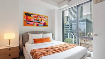Desk, iron/ironing board, WiFi, bed sheets