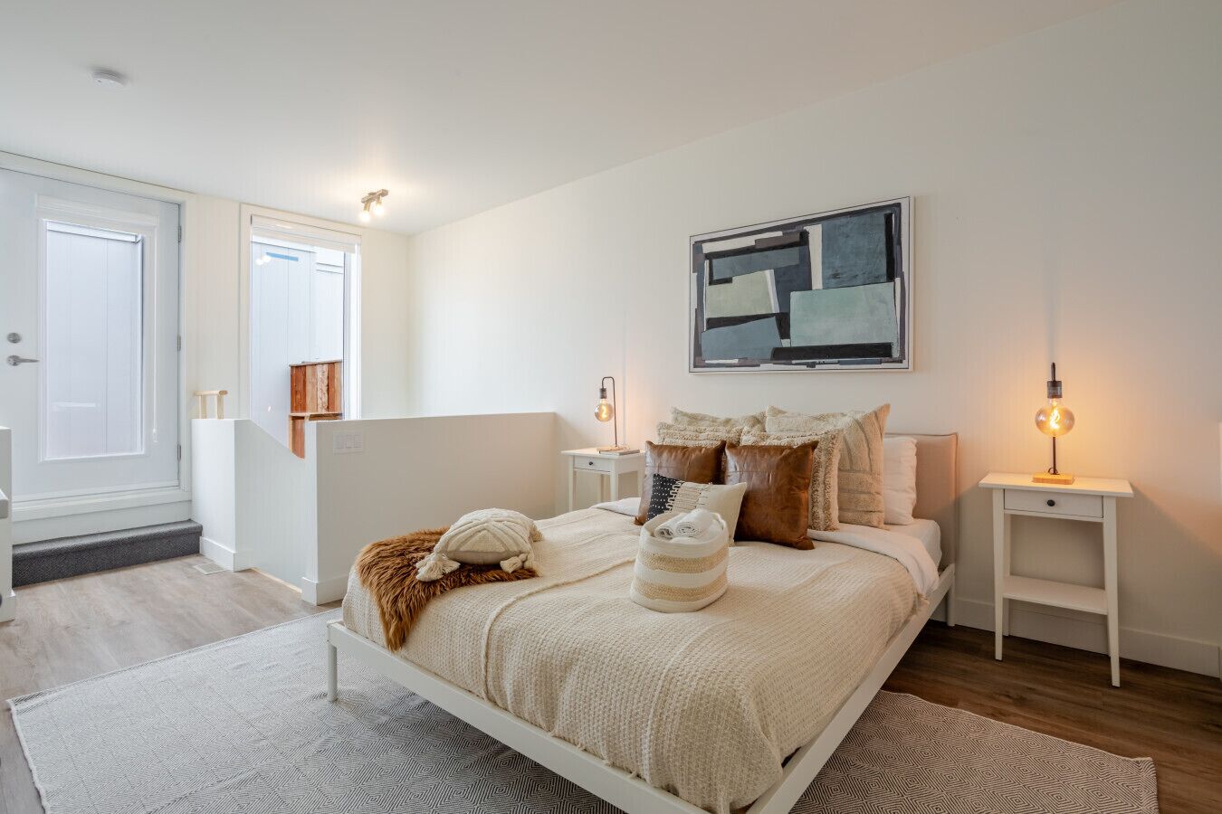 Desk, iron/ironing board, WiFi, bed sheets