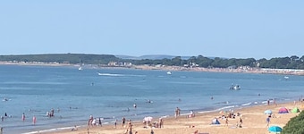 Family Beach Home in Highcliffe, Dorset / New Forest with 10 Min walk to beaches