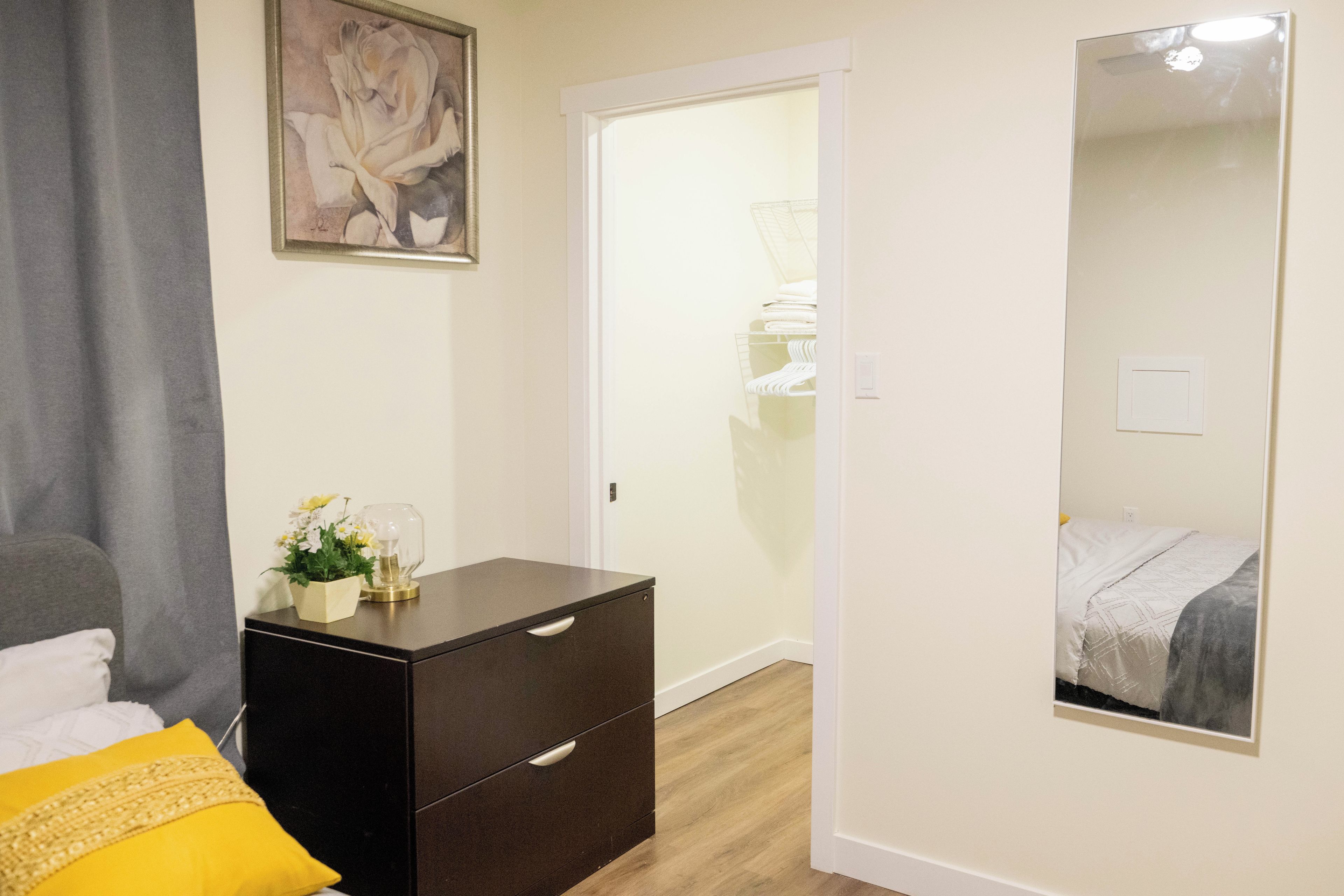 1 bedroom, desk, WiFi, bed sheets