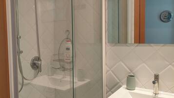 Apartment, Kitchen, City View | Bathroom | Shower, free toiletries, hair dryer, towels