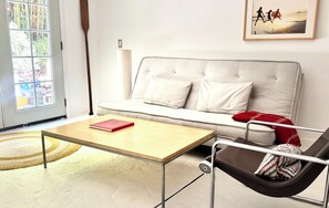 Living area - Fantastic studio with AC in vibrant Los Angeles neighborhood. (Los Angeles)