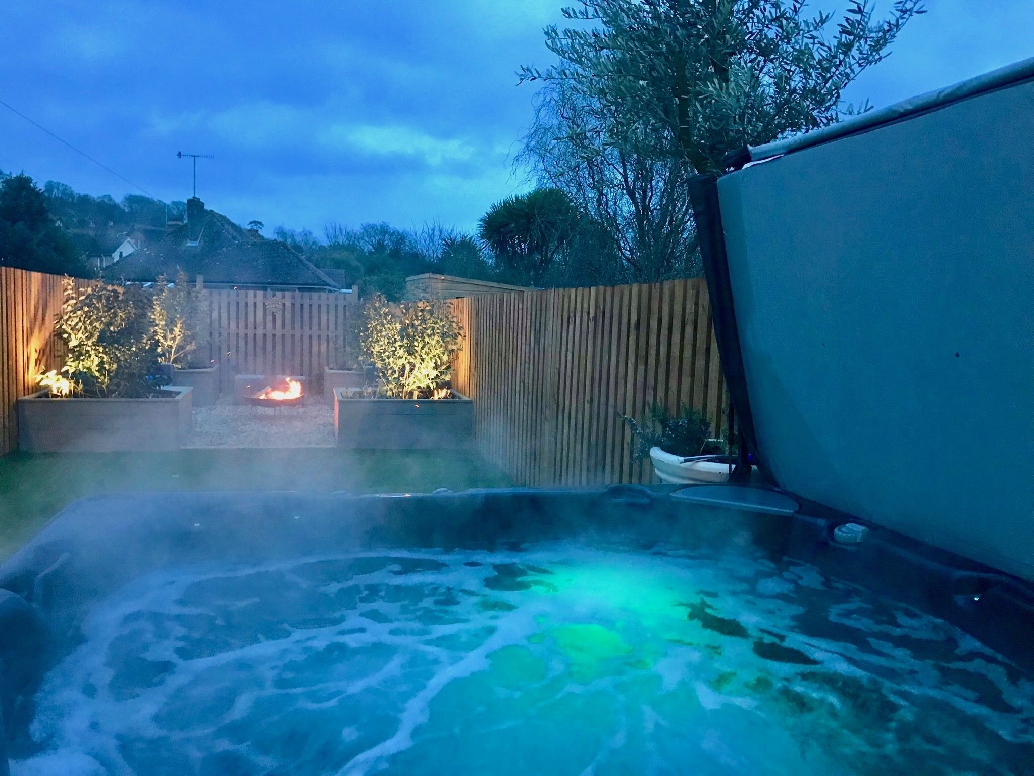 Outdoor spa tub