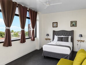 Suite Deluxe, vistas a la montaña | Escritorio, espacio para trabajar con un portátil, wifi gratis
