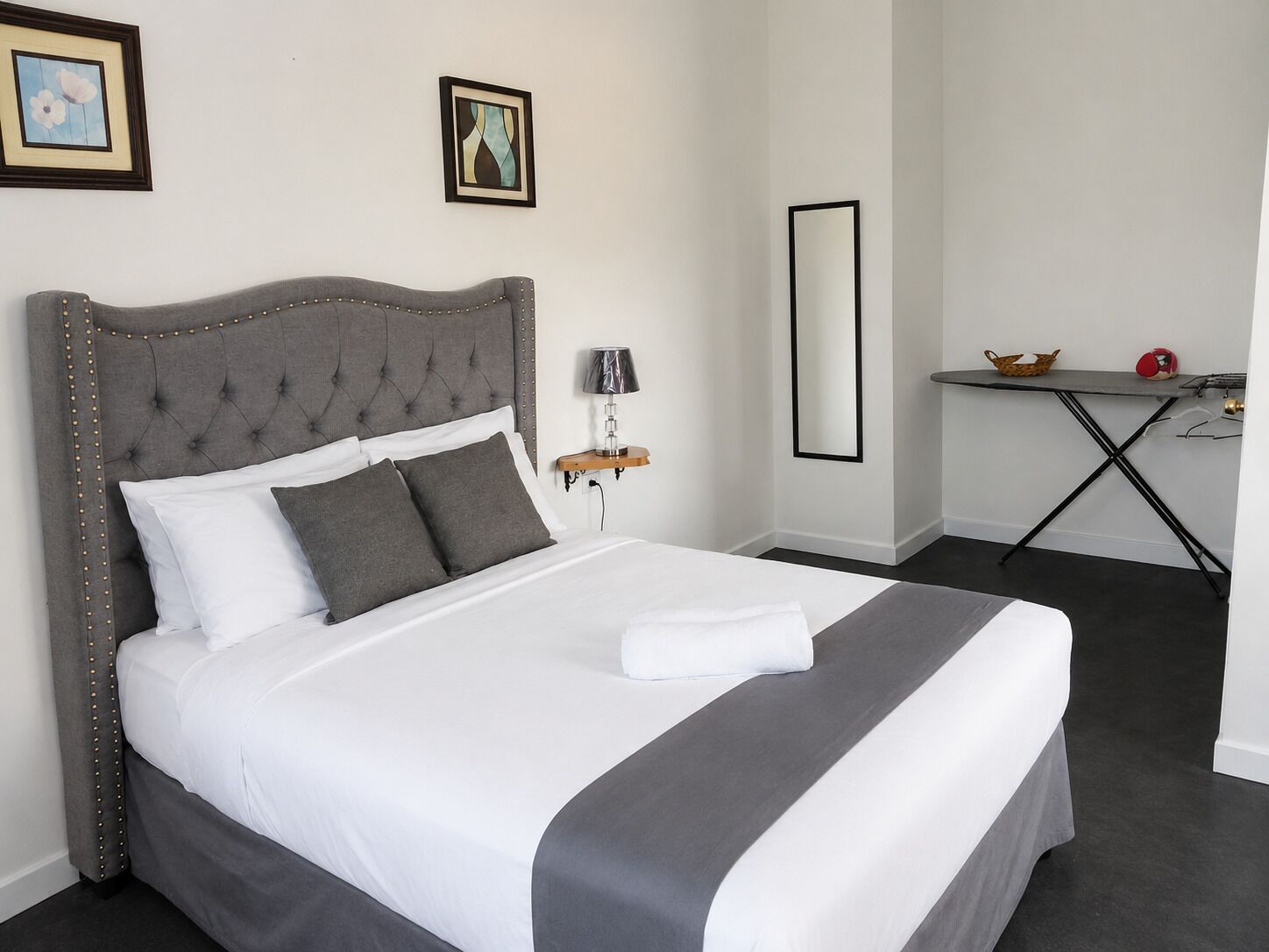 Deluxe Suite, Mountain View | Desk, laptop workspace, free WiFi, bed sheets