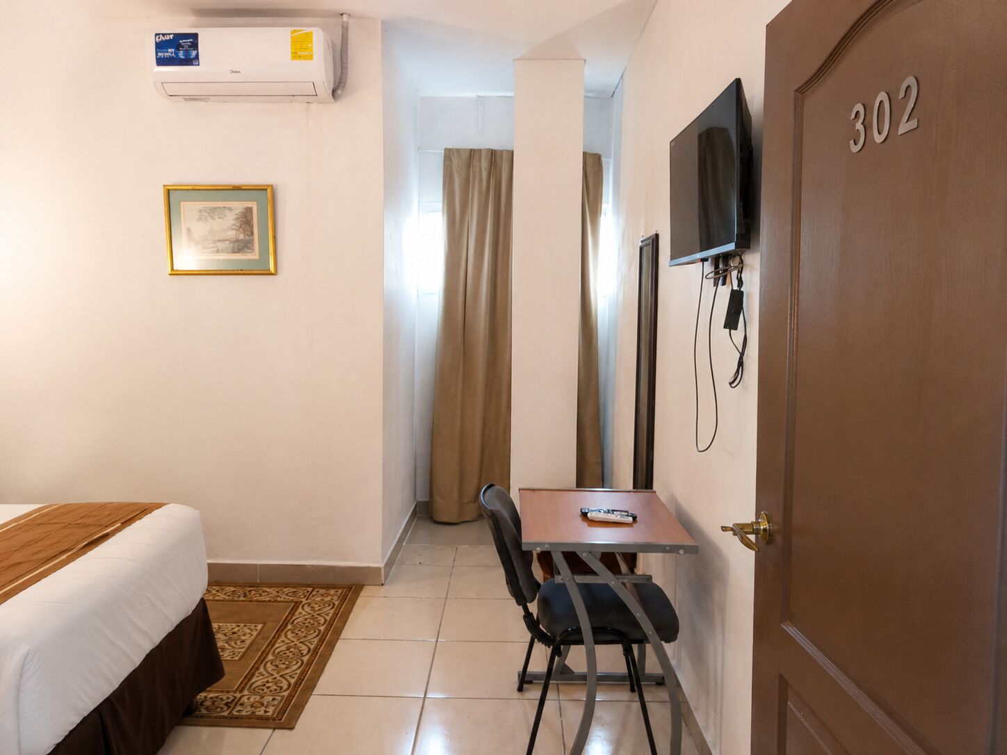 Comfort Single Room | Desk, laptop workspace, free WiFi, bed sheets