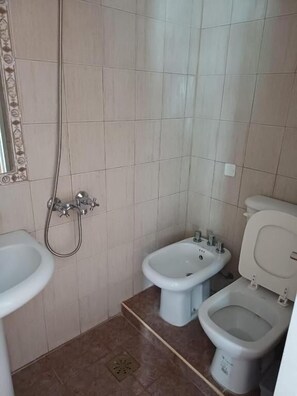 Bruser, håndklæder, Toiletpapir