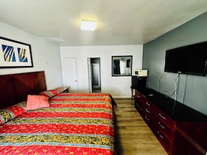 Deluxe Suite, Patio, Garden View | Laptop workspace, free WiFi - San Clemente Surf Inn (San Clemente)