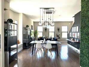 Dining - Best Location! Downtown SA Home! (San Antonio)