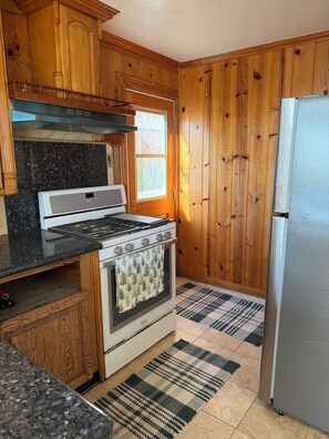 Private kitchen - Beautiful 2/2 condo in Laguna Beach, view, steps to beach, down town, trolly. (Laguna Beach)