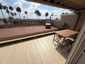 Outdoor dining - Beautiful 2/2 condo in Laguna Beach, view, steps to beach, down town, trolly. (Laguna Beach)