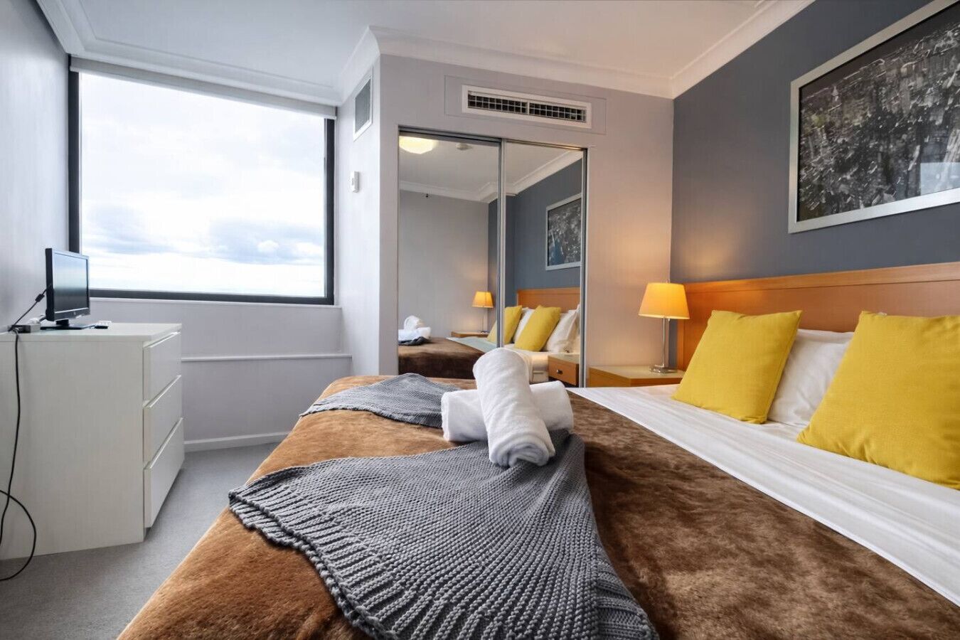 Iron/ironing board, WiFi, bed sheets