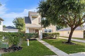Exterior - Chic Contemporary Home w/ Park + Garage/Pets ok (Conroe)