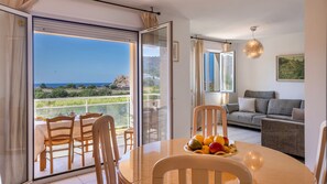 Living area - Casa Luiggina – Appartement de charme avec vue mer au cœur de L’Île-Rousse (L'Île-Rousse)
