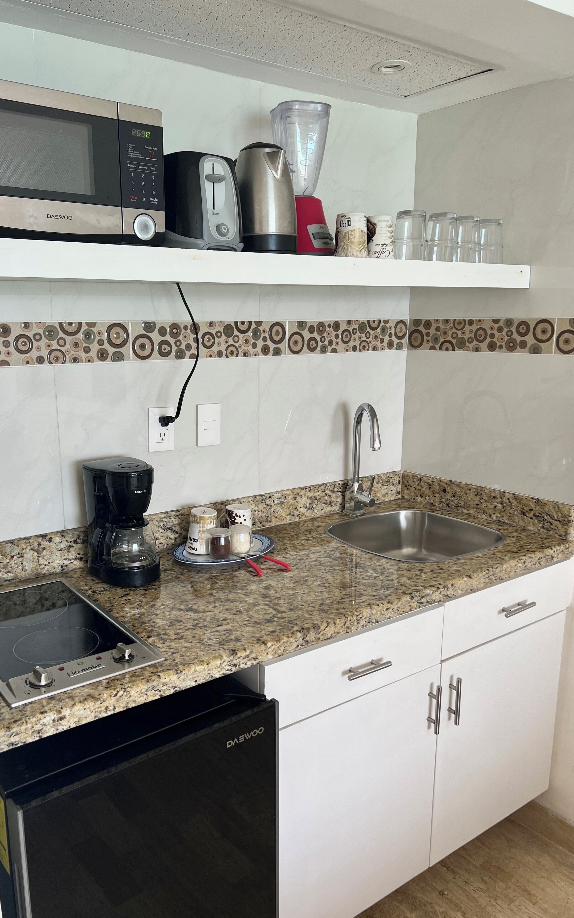 In-room safe, laptop workspace, iron/ironing board, free WiFi