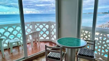 Deluxe Studio Suite, Balcony, Ocean View | Balcony view