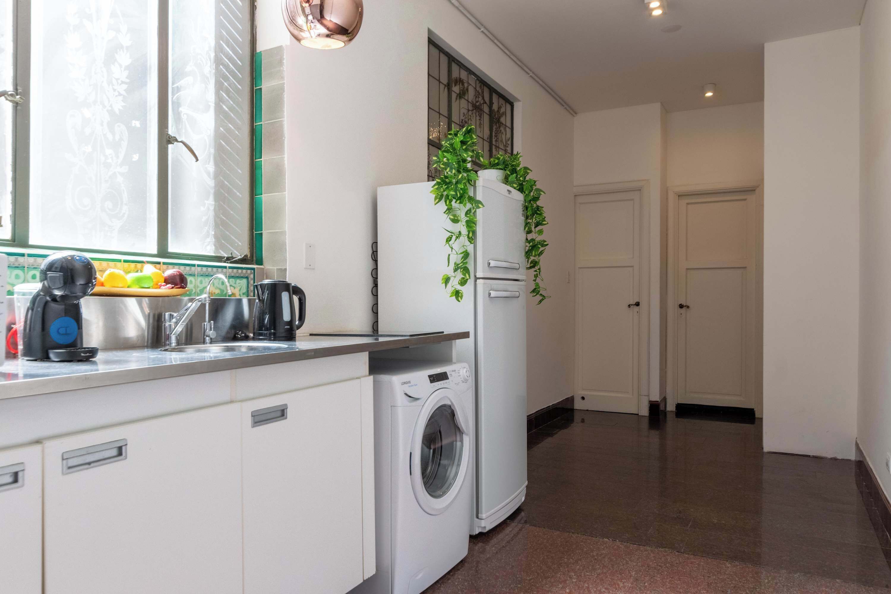 Fridge, microwave, oven, coffee/tea maker
