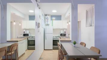 Coffee/tea maker, fridge, microwave, oven