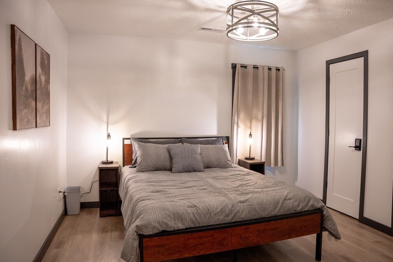 4 bedrooms, desk, iron/ironing board, WiFi